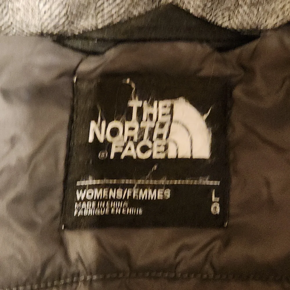 TheNorthFace women's size Large with 5 pockets and removable hood - Picture 2 of 4